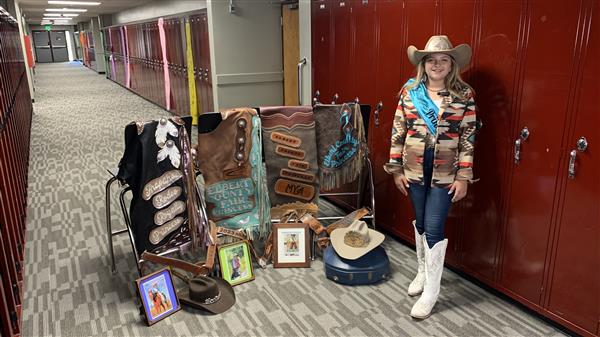  Elizabeth Middle School student Mya Noe